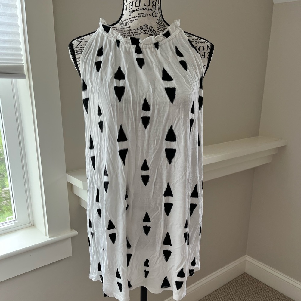 Cute sleeveless loose top